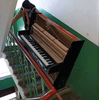 v-piano